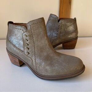 Clarks leather ankle boots size 6